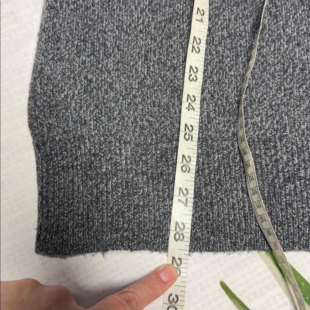 Banana Republic Men's Charcoal gray wool blend Crewneck Sweater medium